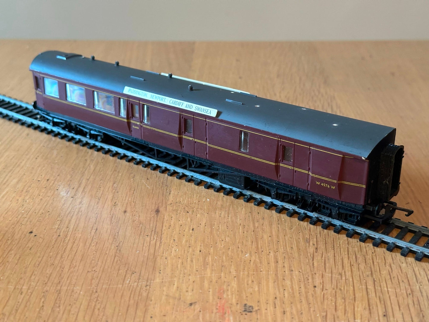 Airfix 54210 OO Gauge B.R. Centenary Coach 3rd Brake 'W 4576 W'