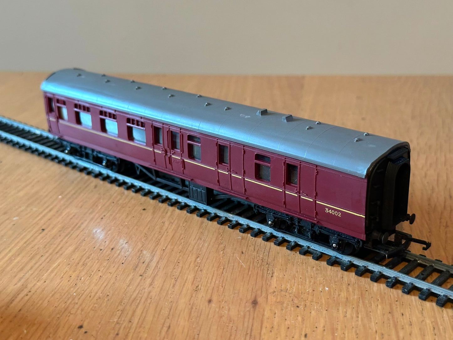 Tri-Ang OO Gauge R28 Mainline Brake 2nd Class Coach RN 34002