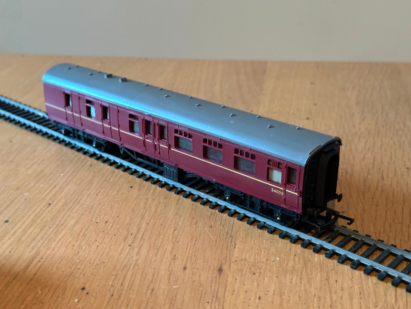 Tri-Ang OO Gauge R28 Mainline Brake 2nd Class Coach RN 34002