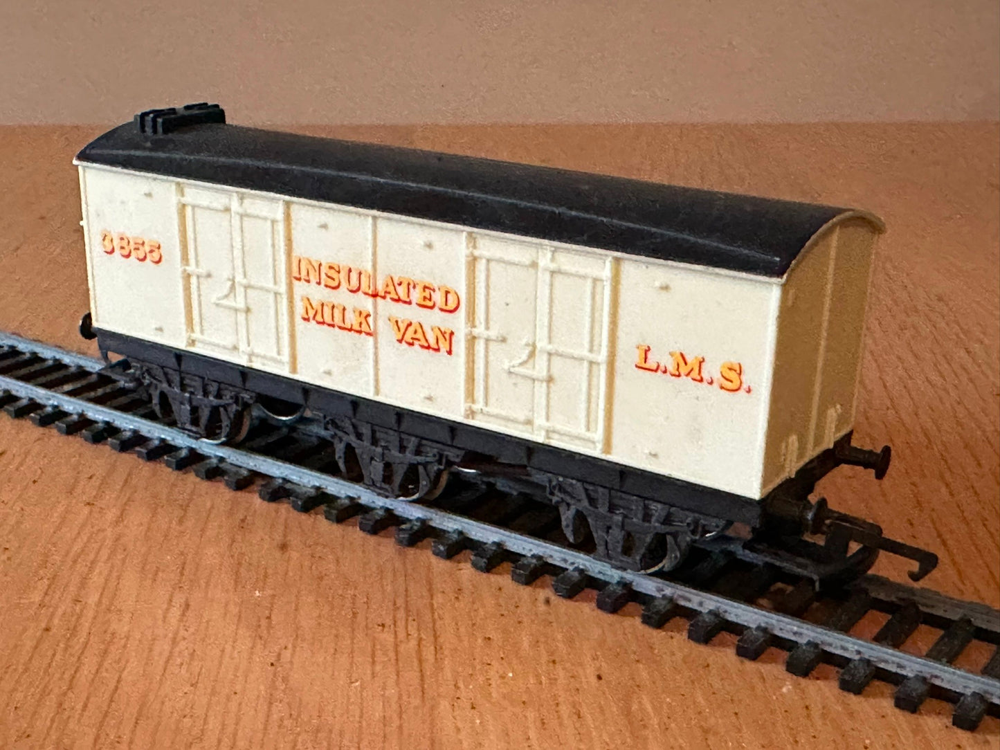 Hornby OO Gauge L.M.S. Insulated Milk Van. Pre Owned. Boxed. R734