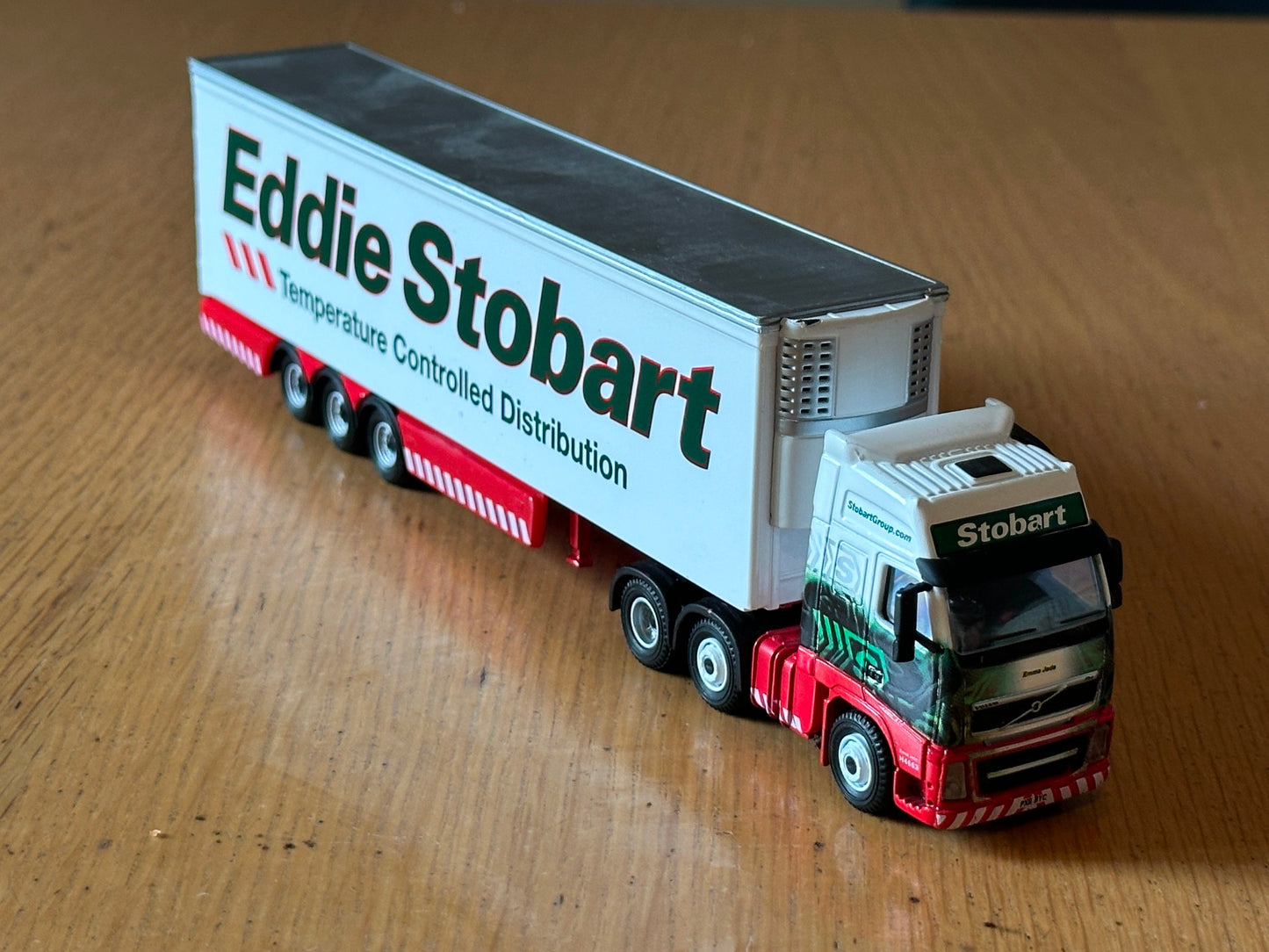 Atlas OO Gauge Eddie Stobart - Volvo FH Refrigerated Trailer - Emma Jade