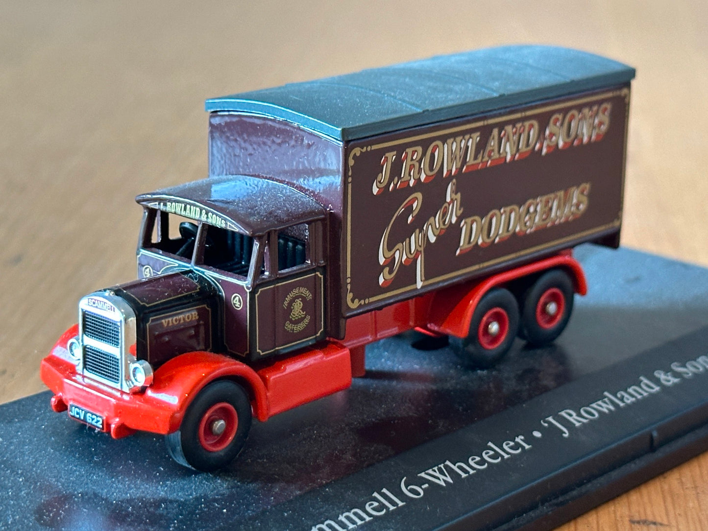 Atlas Editions OO Gauge - Scammell 6 Wheeler - J Rowland Dodgems