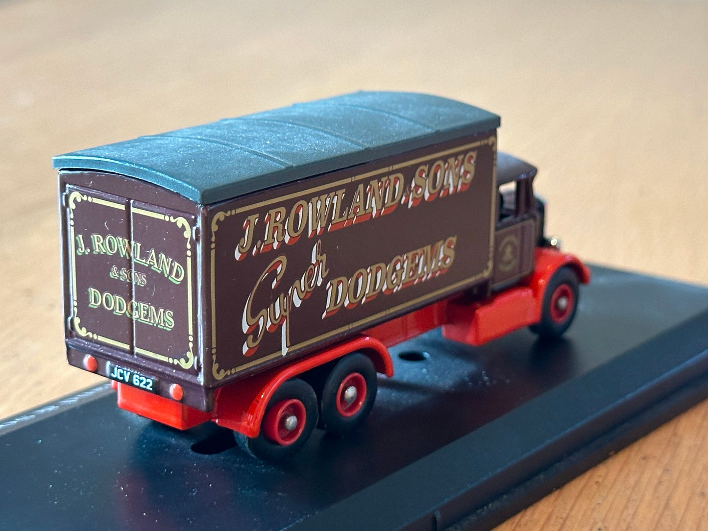 Atlas Editions OO Gauge - Scammell 6 Wheeler - J Rowland Dodgems