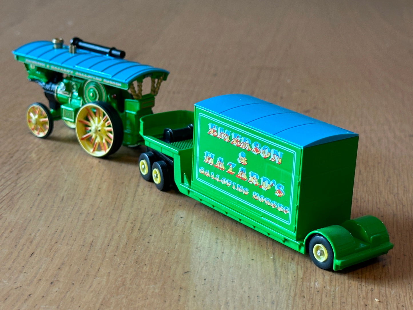 Atlas Editions OO Gauge - Burrell Showman & Load - Emerson & Hazard Gallopers