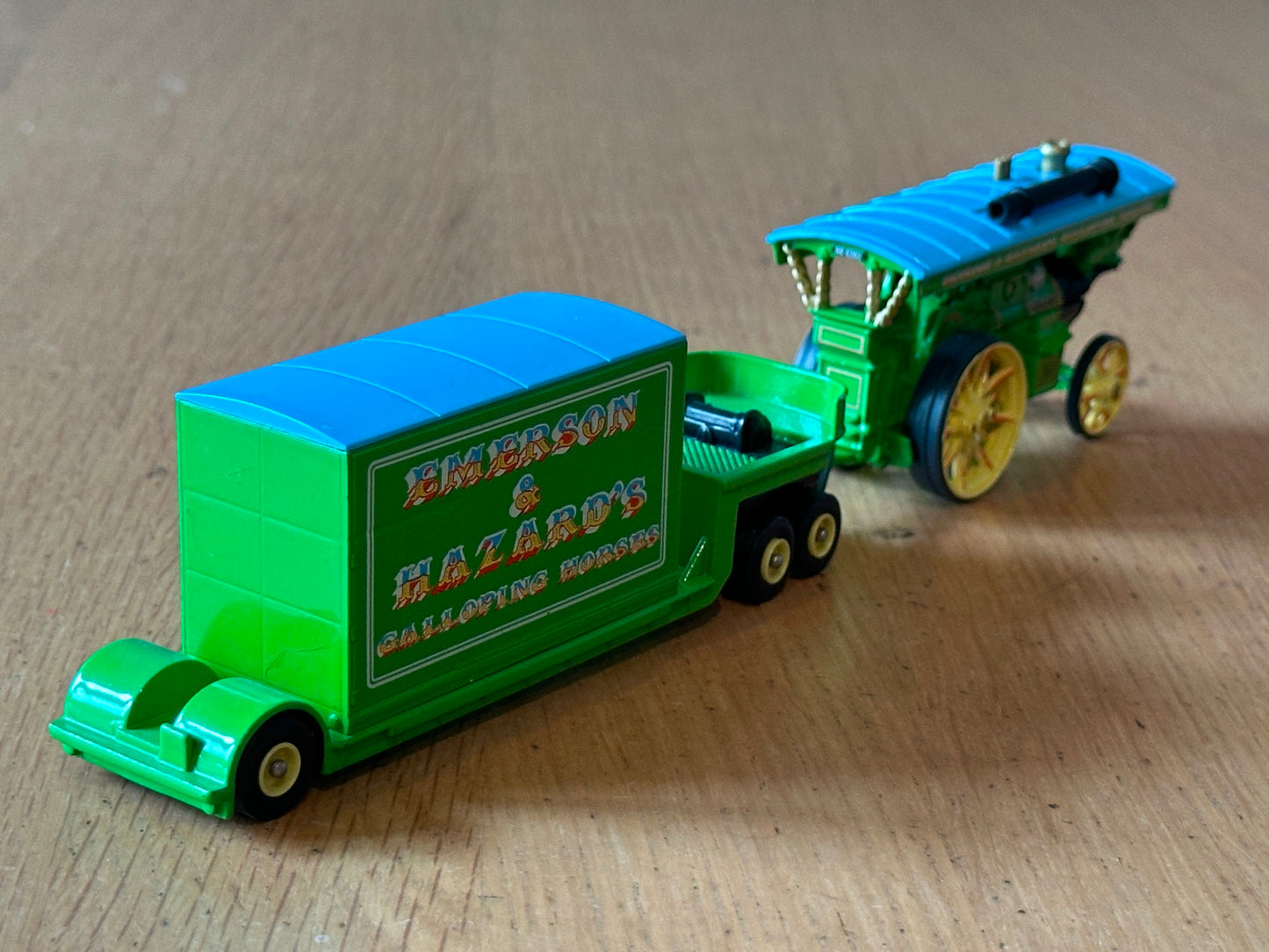 Atlas Editions OO Gauge - Burrell Showman & Load - Emerson & Hazard Gallopers