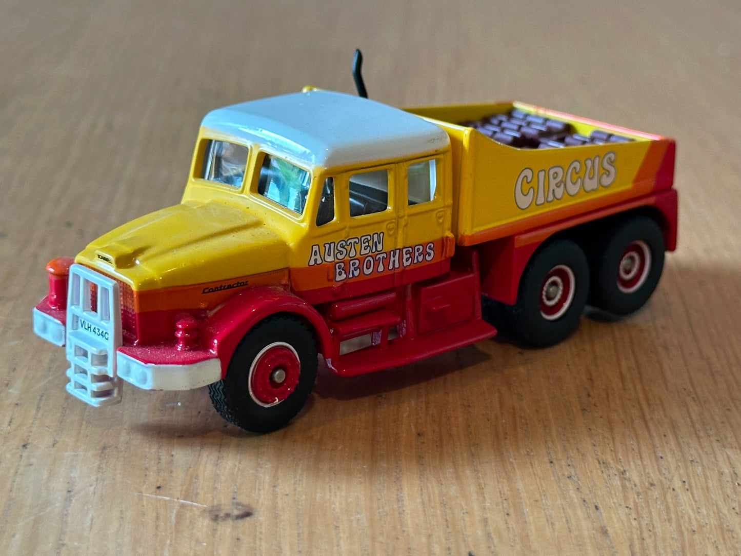 Atlas Editions OO Gauge - Scammell Contractor - Austen Brothers Circus