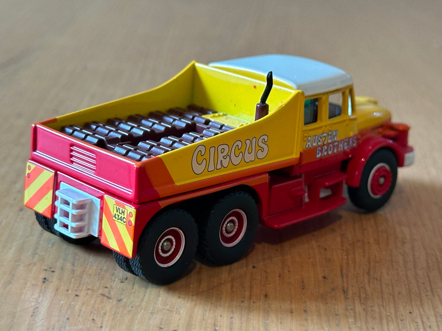 Atlas Editions OO Gauge - Scammell Contractor - Austen Brothers Circus