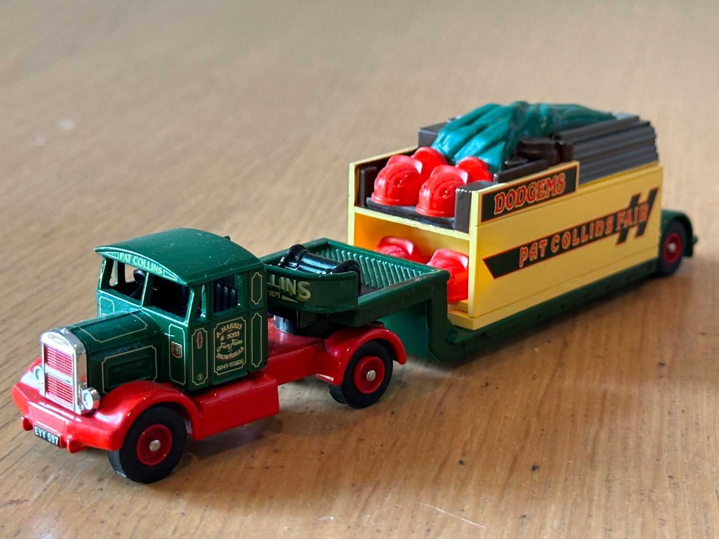 Atlas Editions OO Gauge - Scammell Contractor - Pat Collins Fair - Dodgems