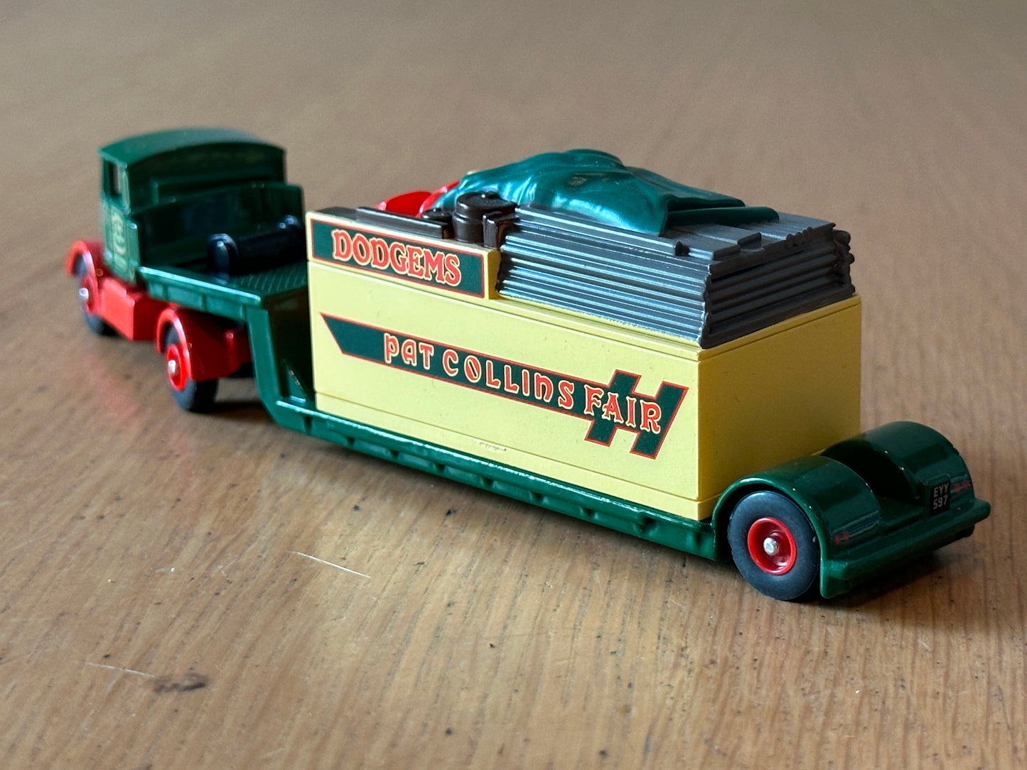 Atlas Editions OO Gauge - Scammell Contractor - Pat Collins Fair - Dodgems