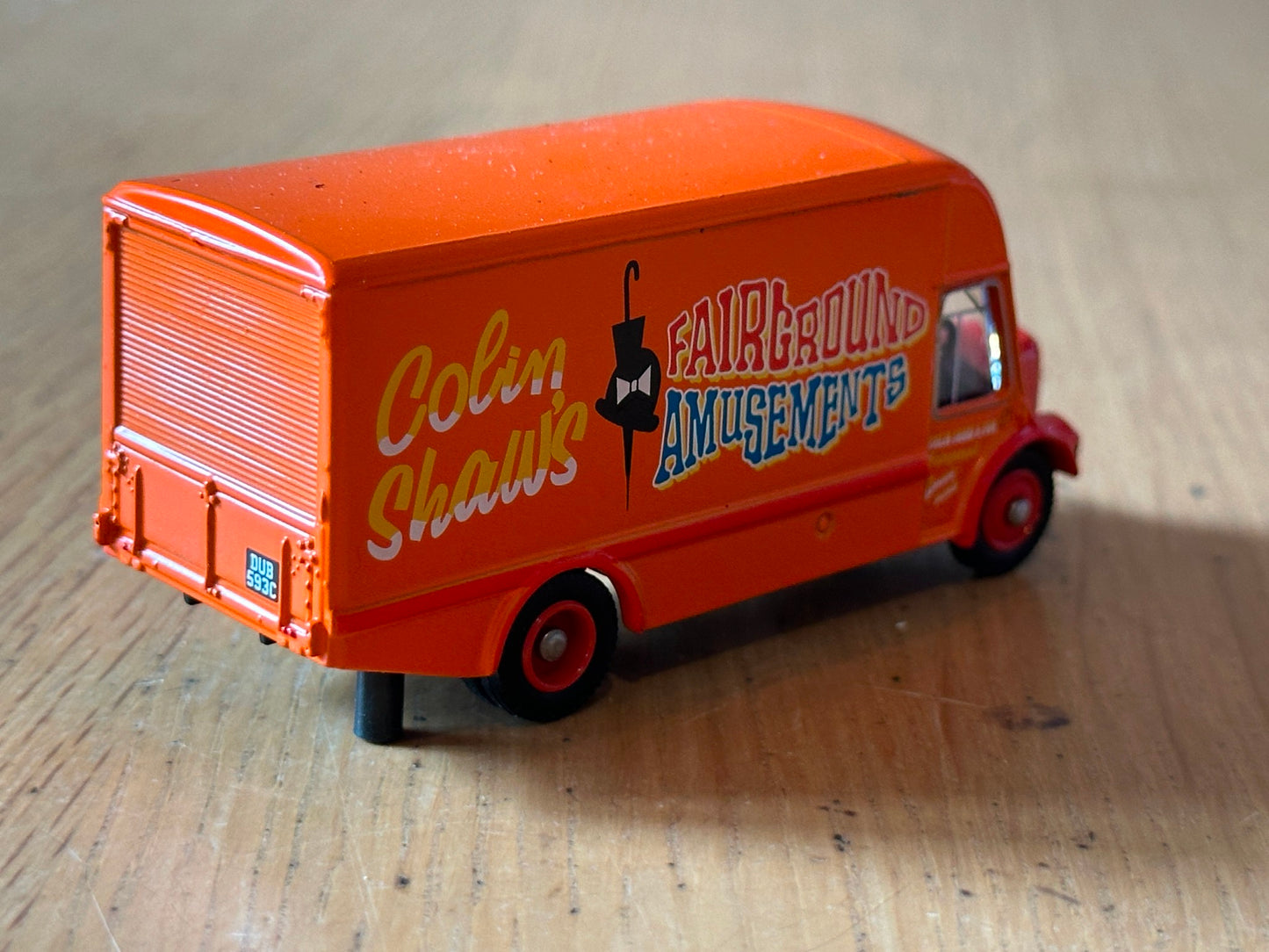 Atlas Editions OO Gauge - Austin "Noddy" Van - 'Colin Shaw's Amusements'