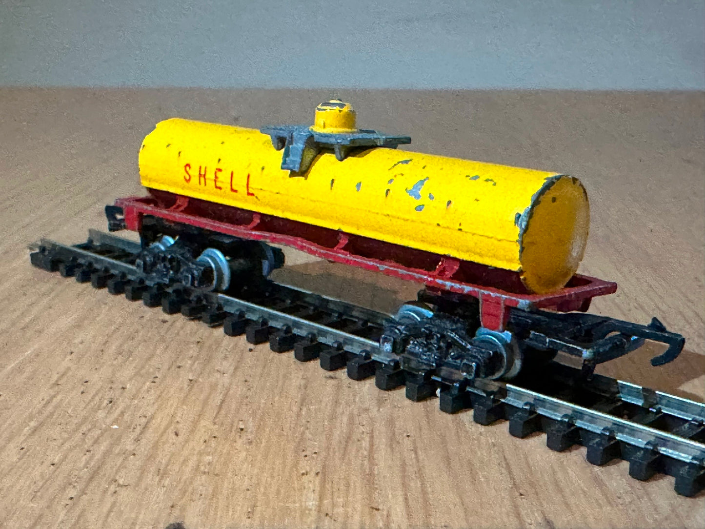 Lonestar Treble-O Lectric Gauge (N gauge track compatible) Shell Tanker