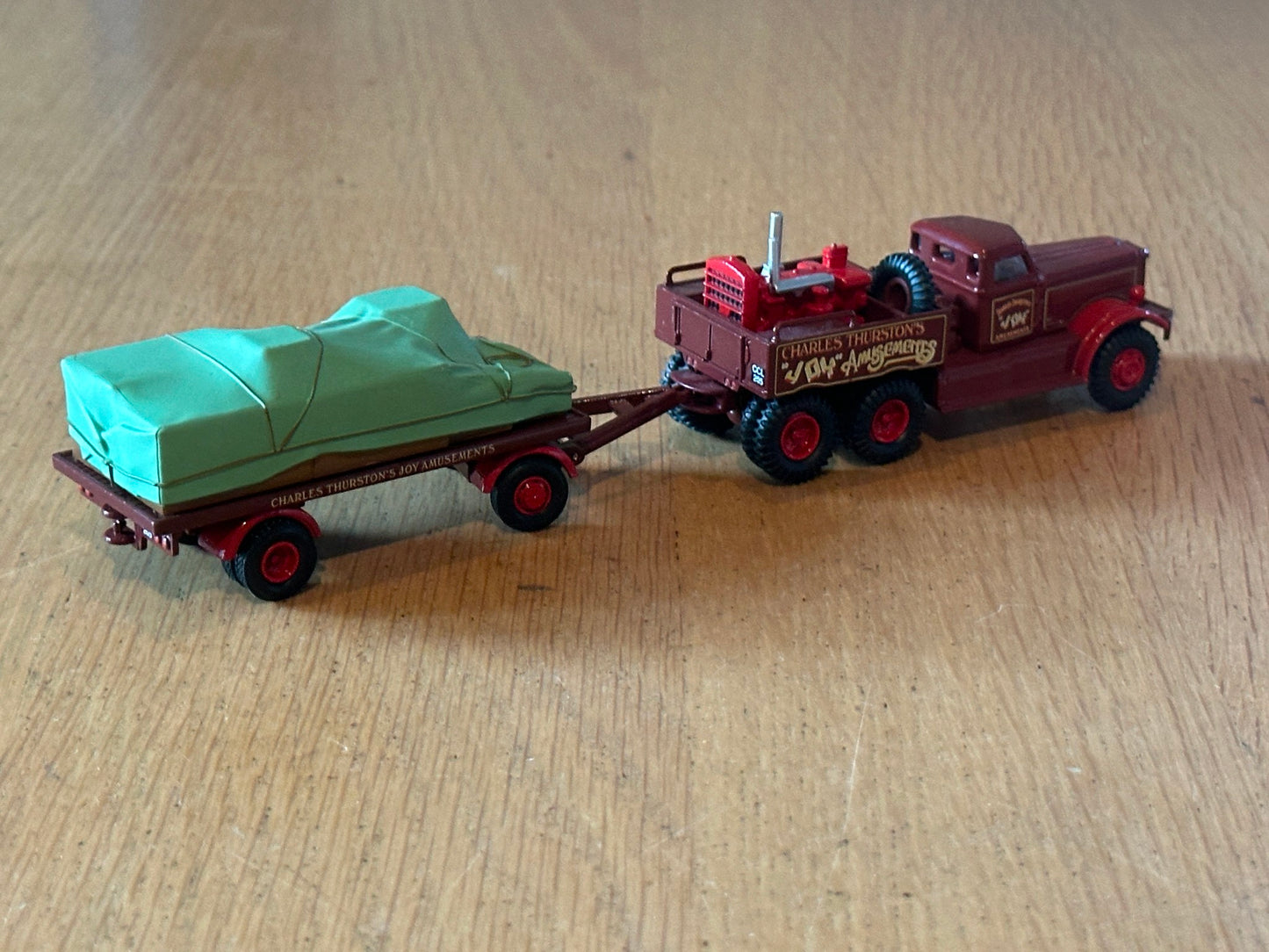 Atlas Editions OO Gauge - Diamond T Truck and Load Charles Thurston's Amusements