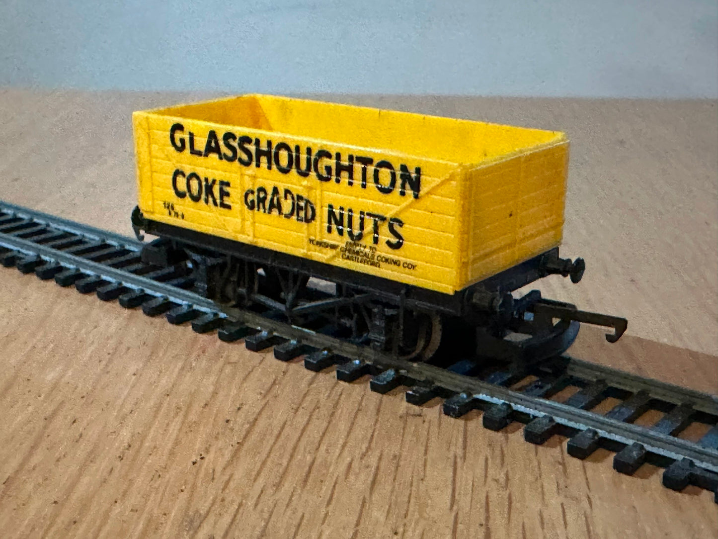Lima OO Gauge Glasshoughton Coke Graded Nuts 7 Plank Open Wagon