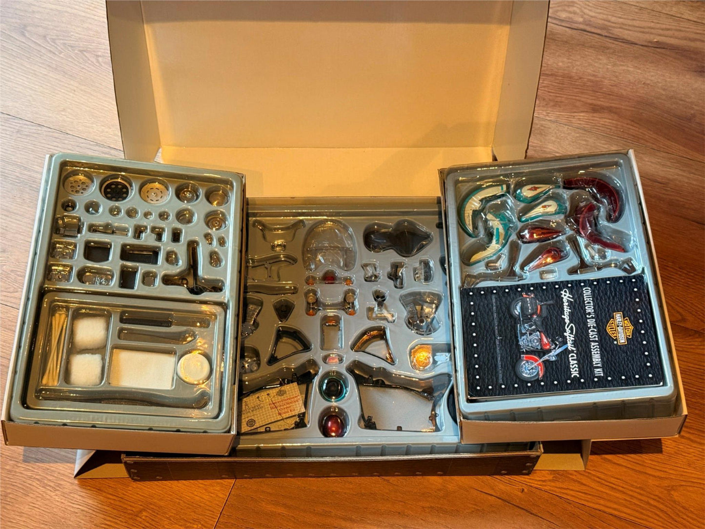 Franklin Mint 1/10 Scale Kit B11ZE88 - Harley Davidson Heritage Softail Classic