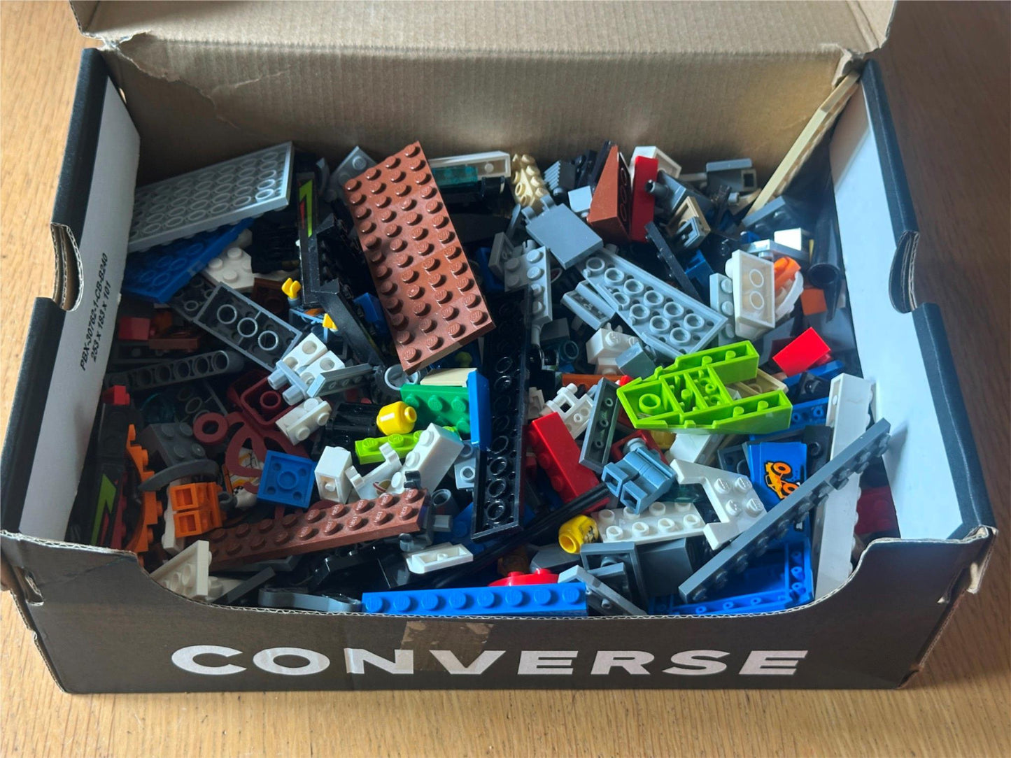 Auction Lot: Auction Lot: Lego (Half a Shoebox)