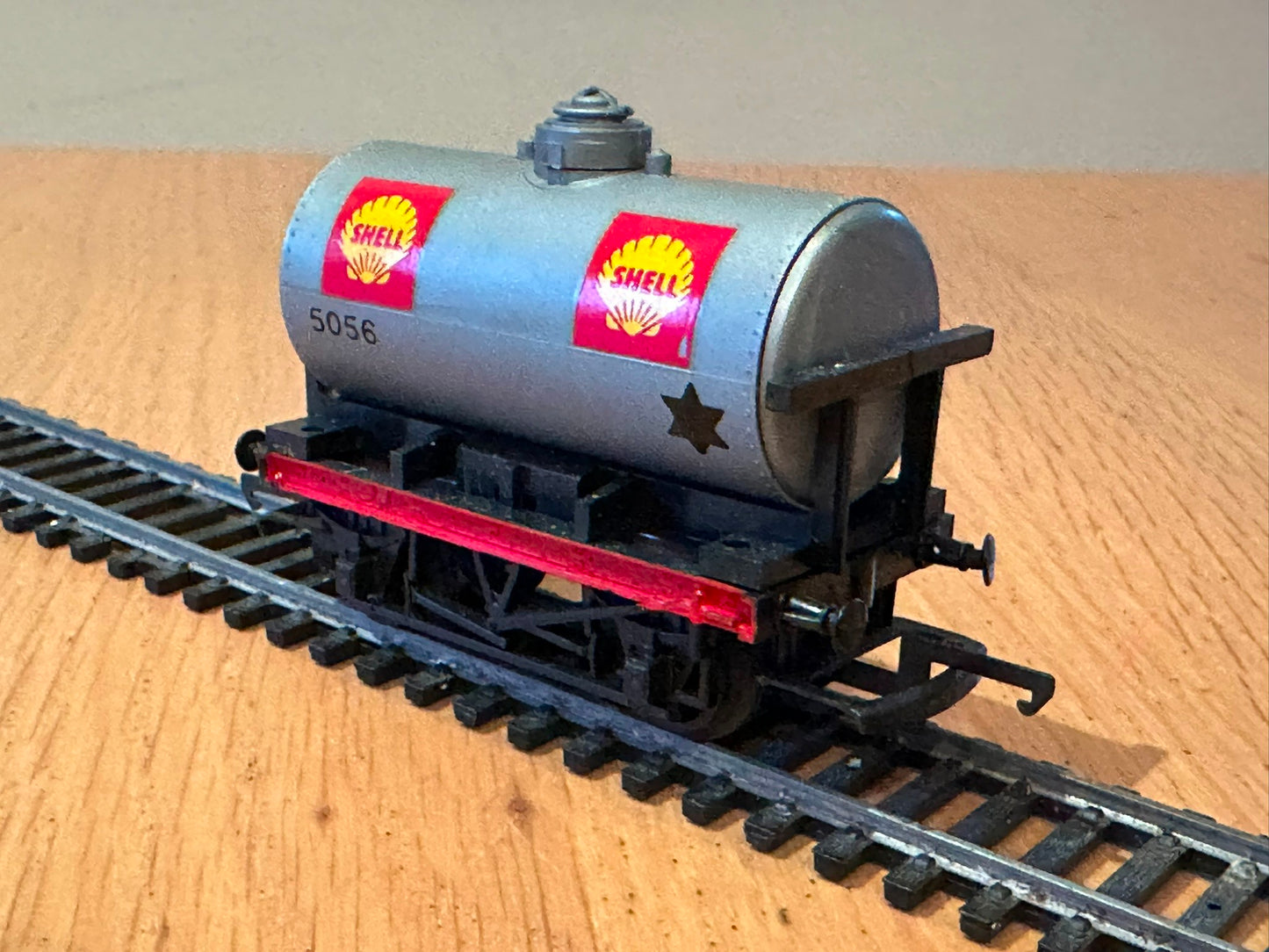 Hornby R715OO Gauge Shell TTA Tank Wagon