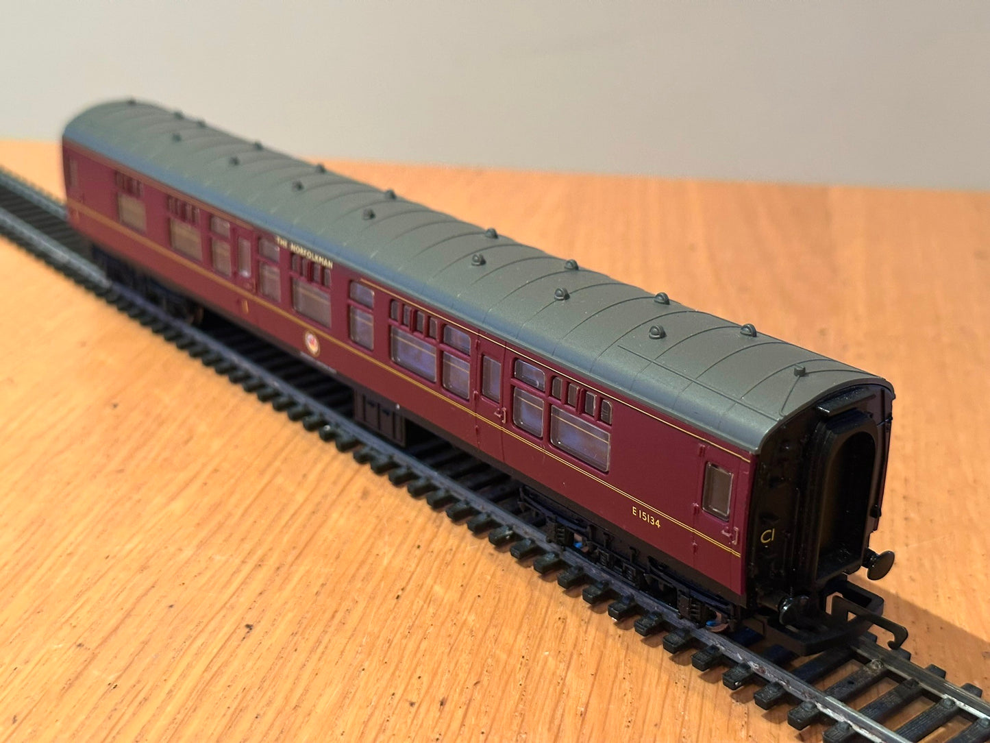 Hornby OO Gauge R2660M Coaches from 'The Norfolkman' Set - rare coaches