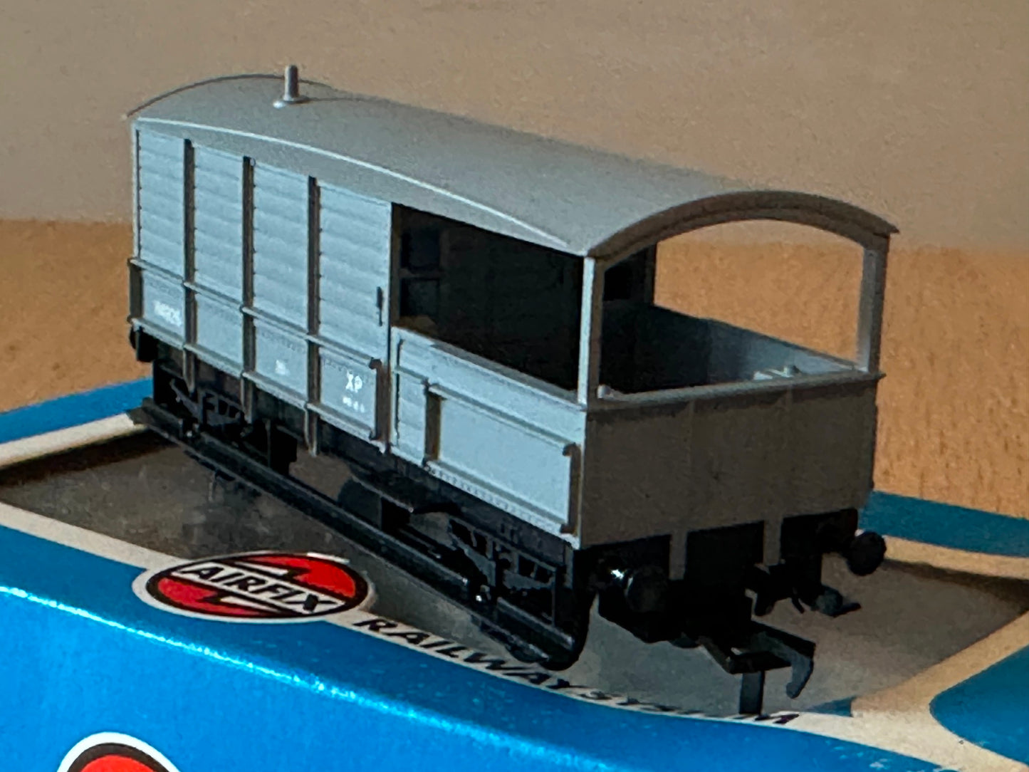 Airfix OO Gauge 54360-6 BR 20 Ton Guards Van 114926