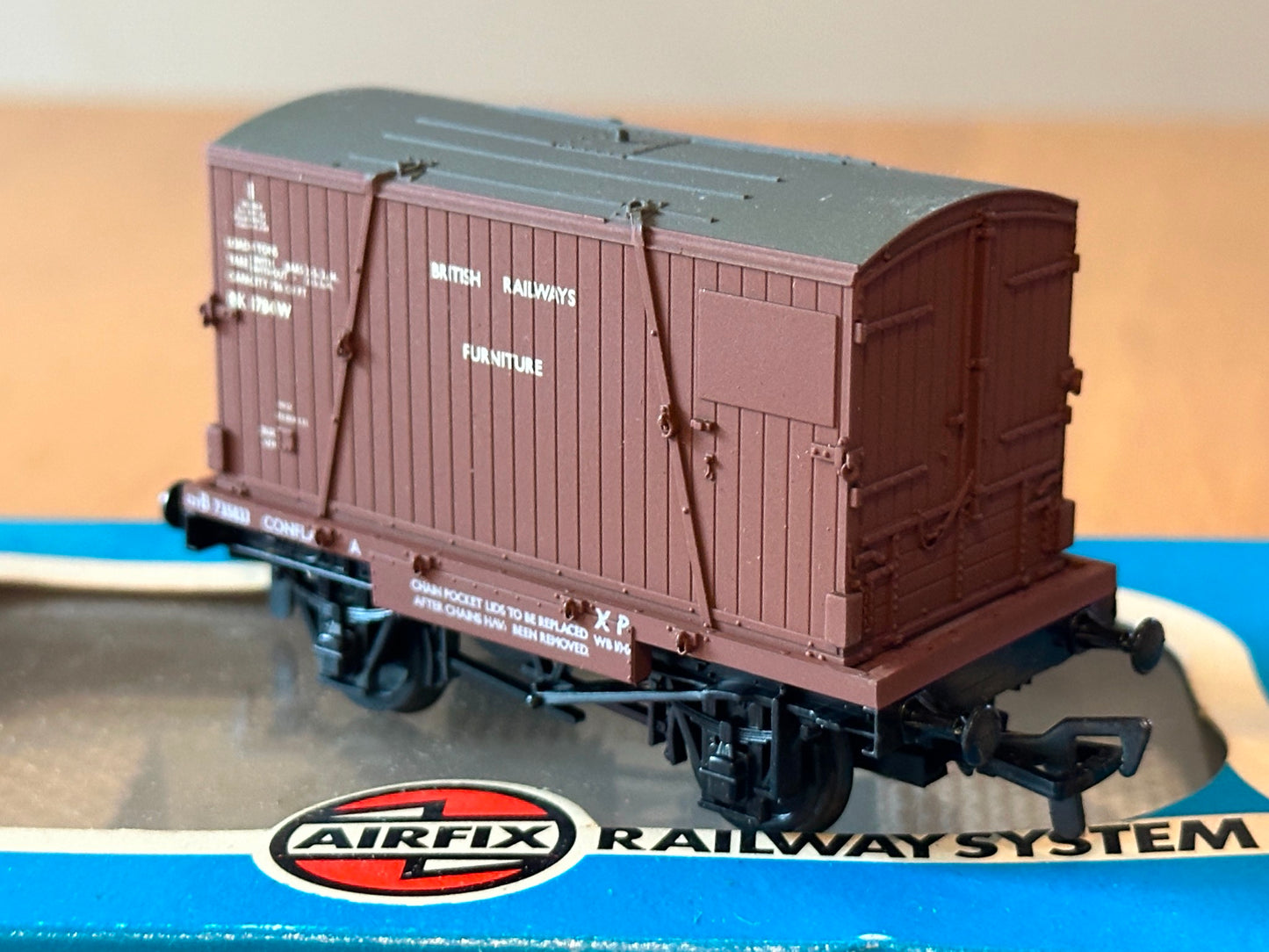 Airfix OO Gauge Conflat BR B. Furniture Container 54332-1