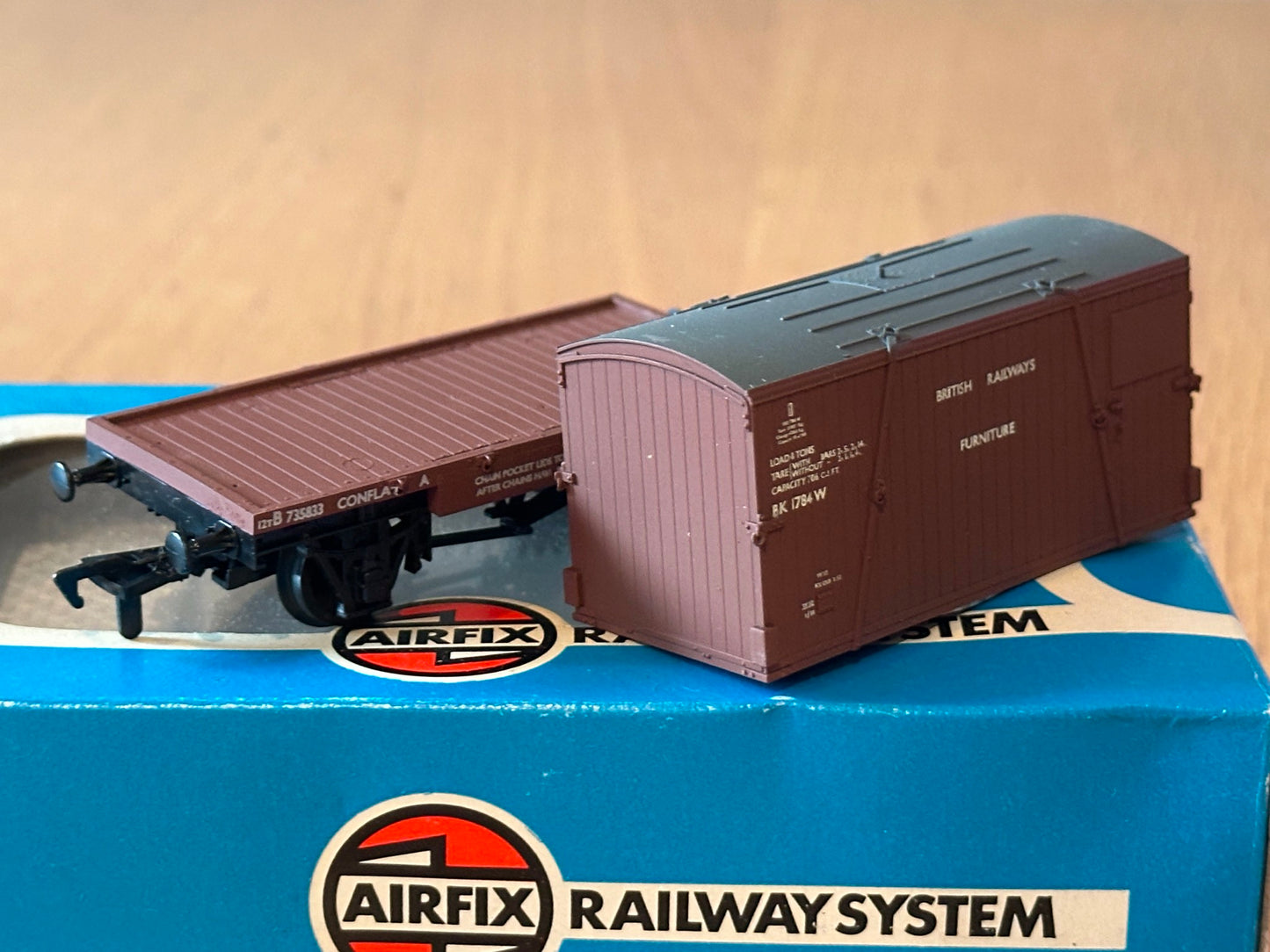 Airfix OO Gauge Conflat BR B. Furniture Container 54332-1