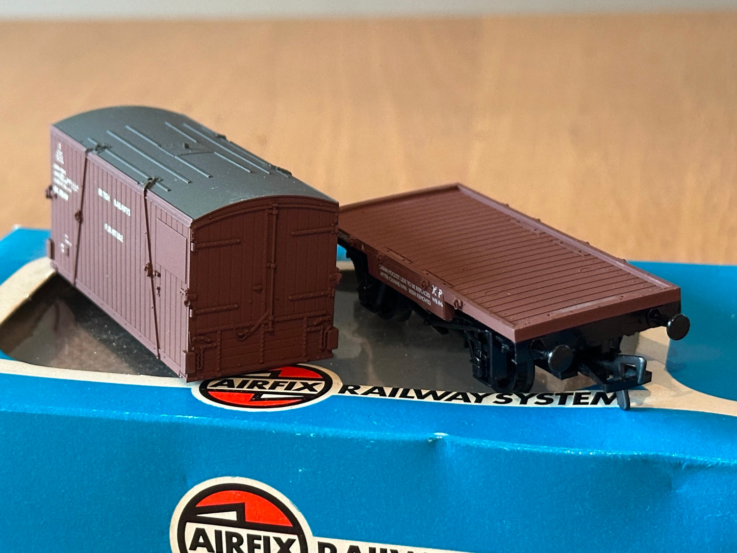 Airfix OO Gauge Conflat BR B. Furniture Container 54332-1