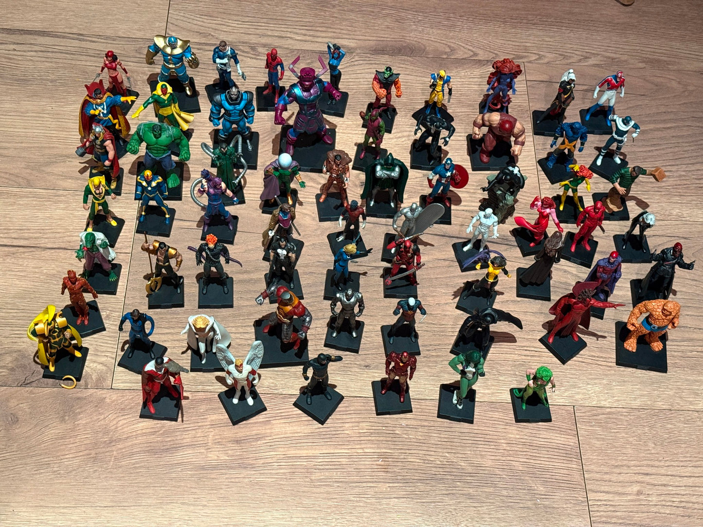 Auction - Huge lot 143 Boxed and 64 Unboxed Eaglemoss Marvel Figures & Magazines