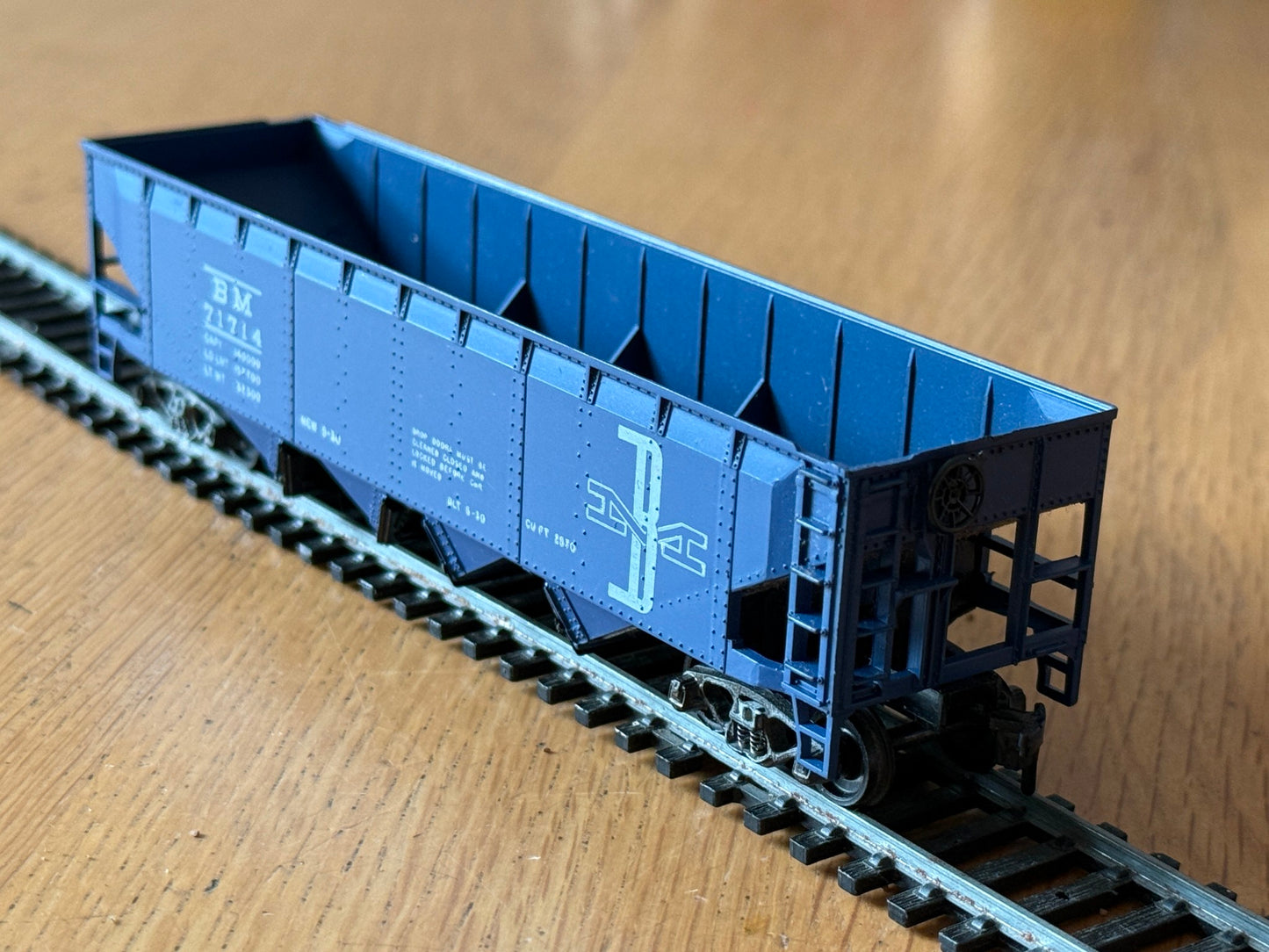 Roco or Athearn HO Scale - Boston & Maine BM 71714 Hopper