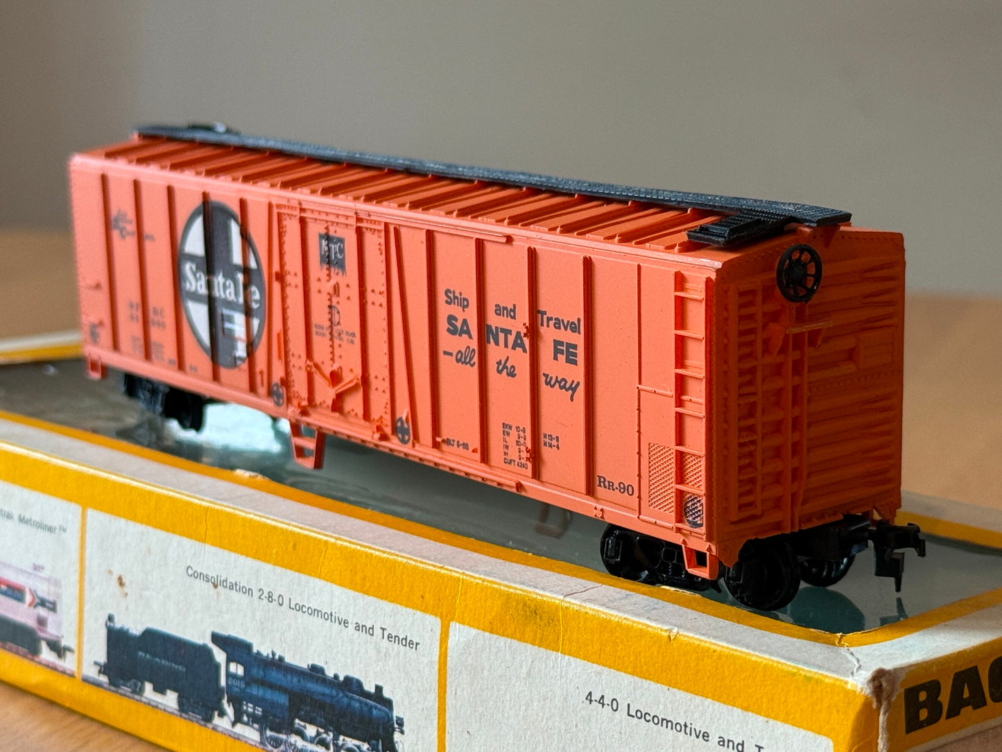 Bachmann HO Scale - 50' Reefer - Santa Fe SFRC 55360