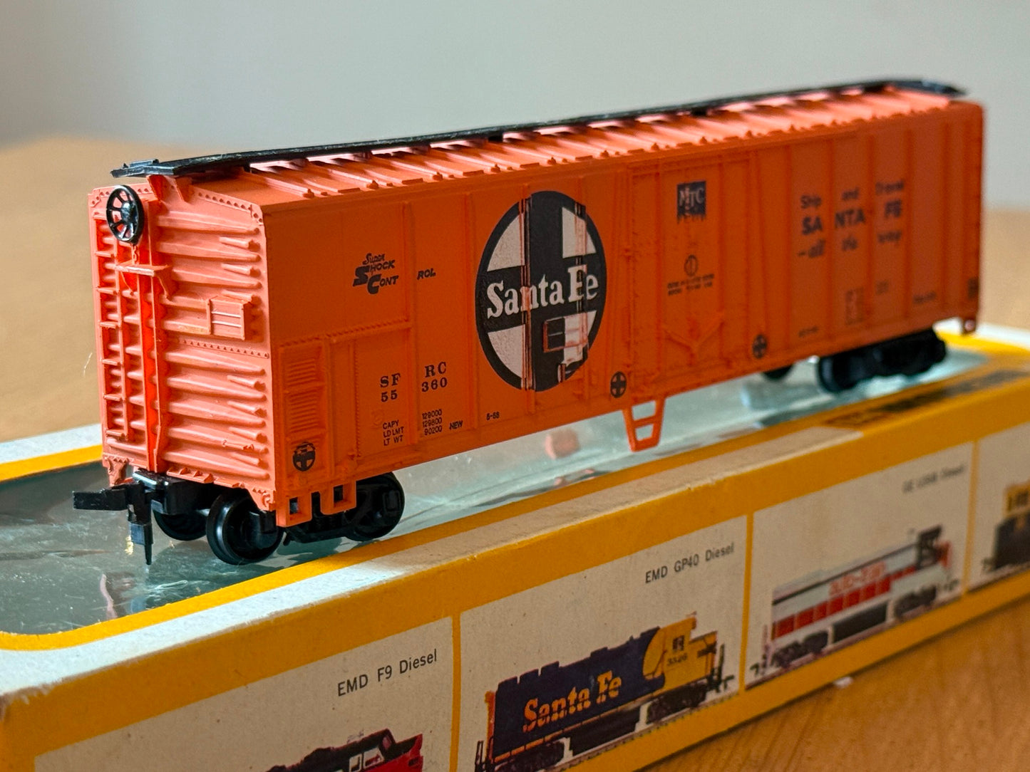 Bachmann HO Scale - 50' Reefer - Santa Fe SFRC 55360