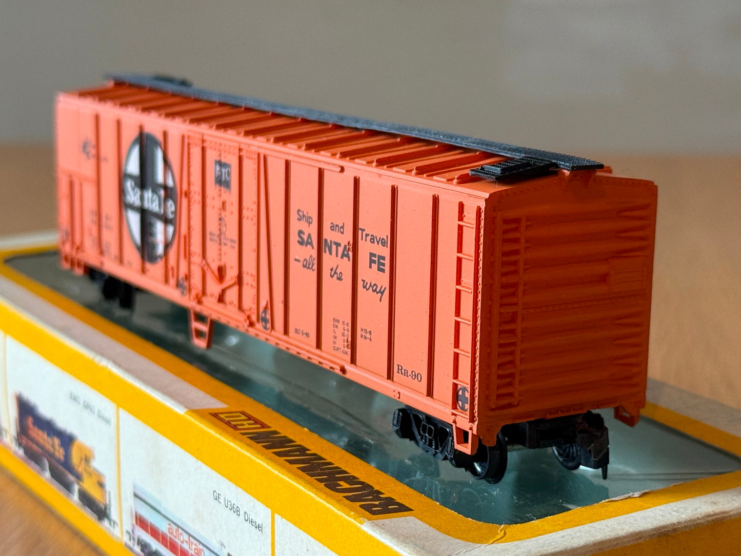 Bachmann HO Scale - 50' Reefer - Santa Fe SFRC 55360