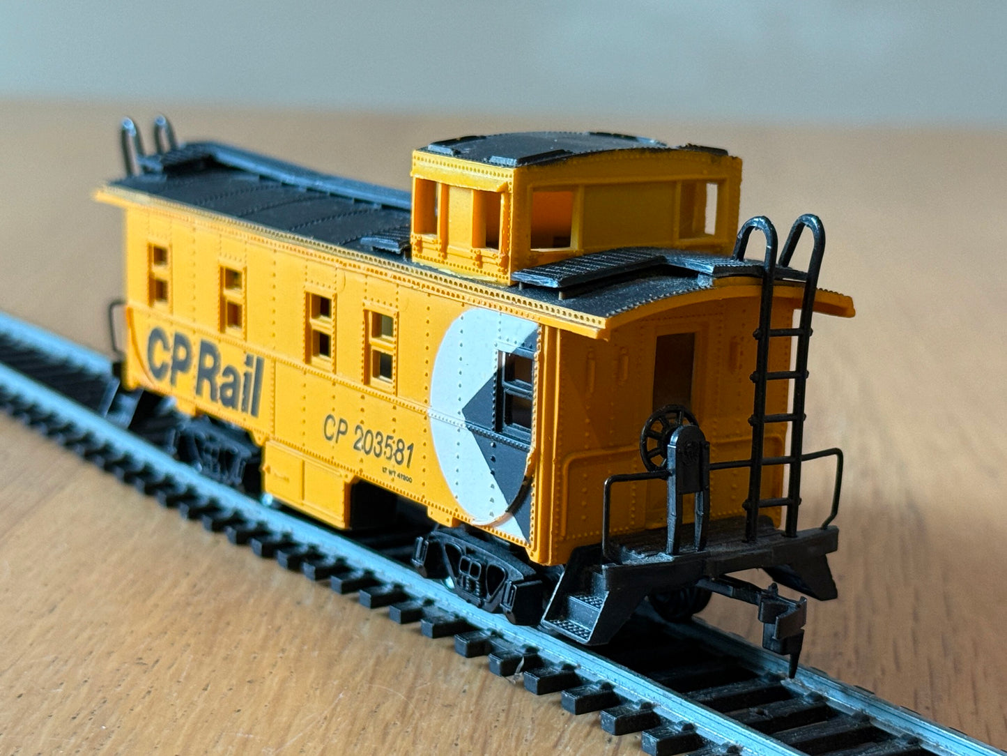 Bachmann HO Scale - Caboose-Off Center Cupola - CP Rail 203581