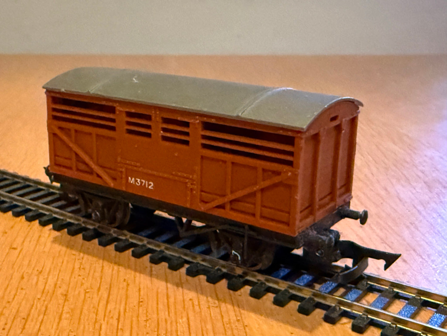 Triang Hornby OO Gauge R122 - Cattle Wagon M3712