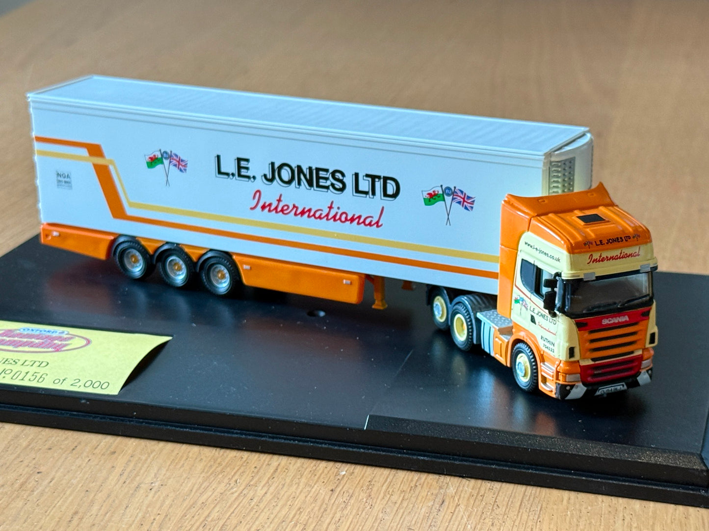Oxford Diecast Haulage SCA01FR - Scania & Refrigerator Trailer LE Jones Ltd 1:76