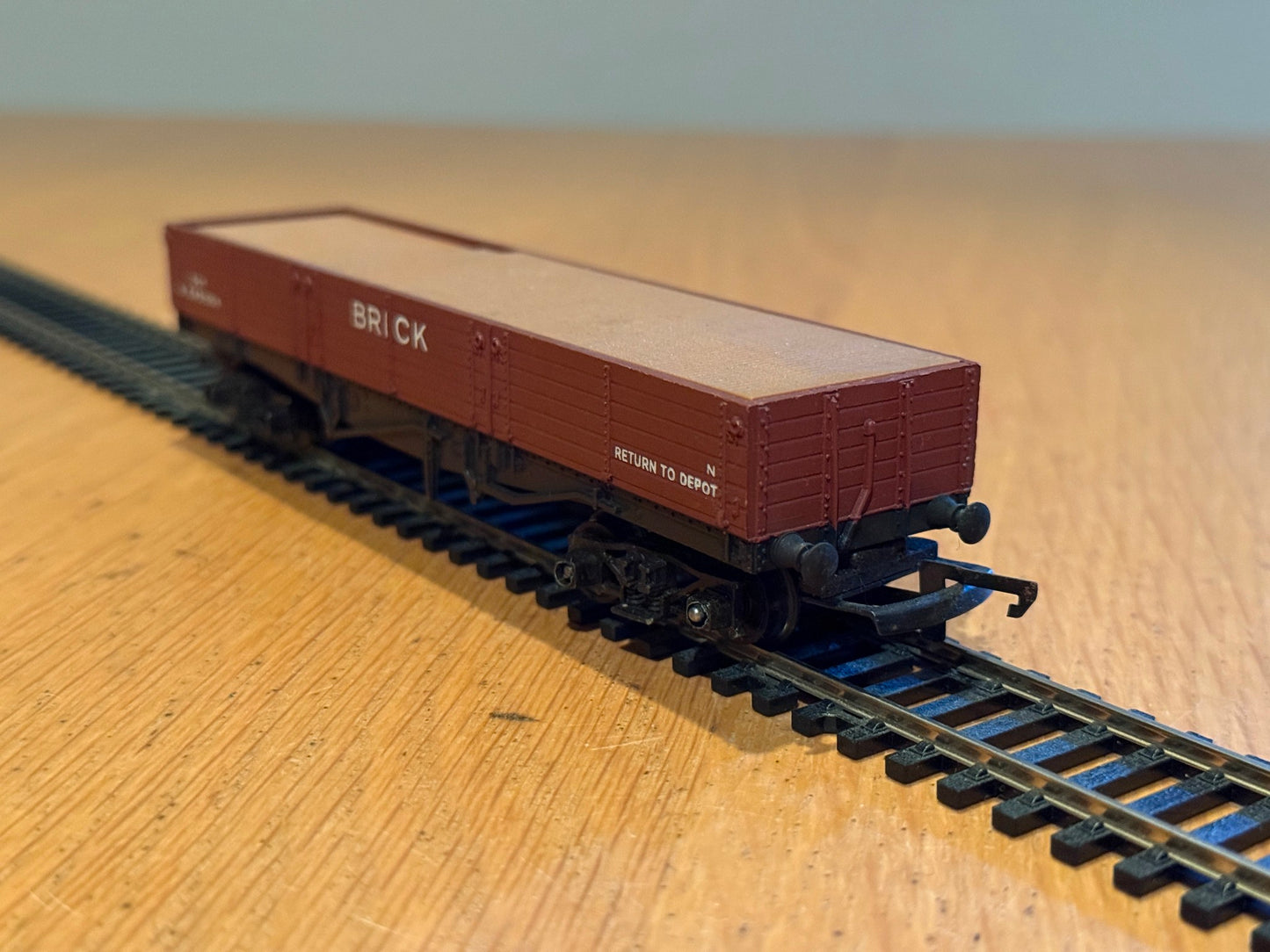 Triang OO Gauge R240 - BR Brick Bogie Wagon With Brick Load