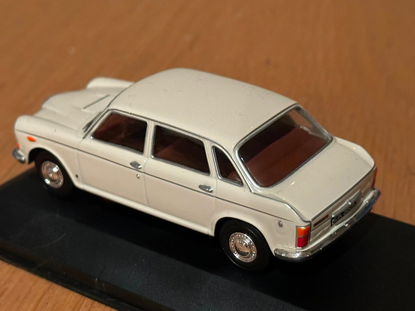 Rare Corgi Vanguards Wolsey Six. 1972 Old English White VA08504