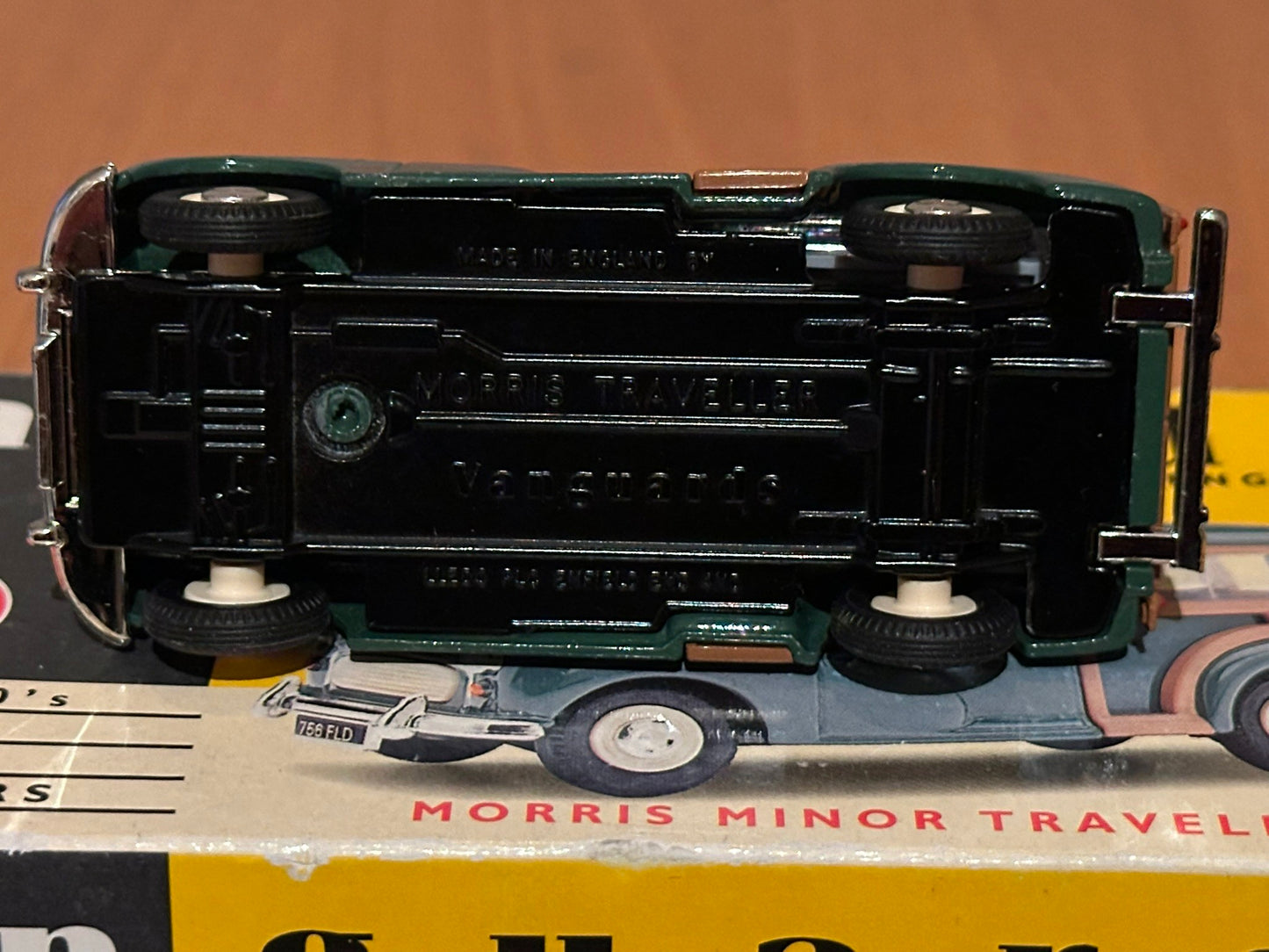 Corgi Vanguards - Rare Morris Minor Traveller. Green 1:43 Scale. Missing mirrors