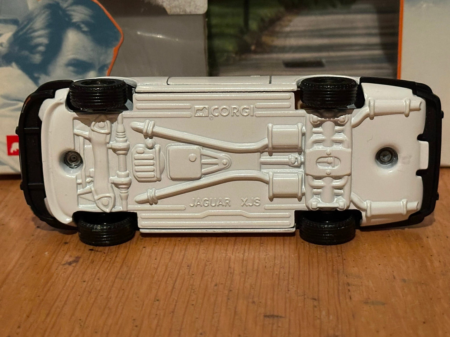 Corgi CC00301 Return of the Saint Jaguar XJS