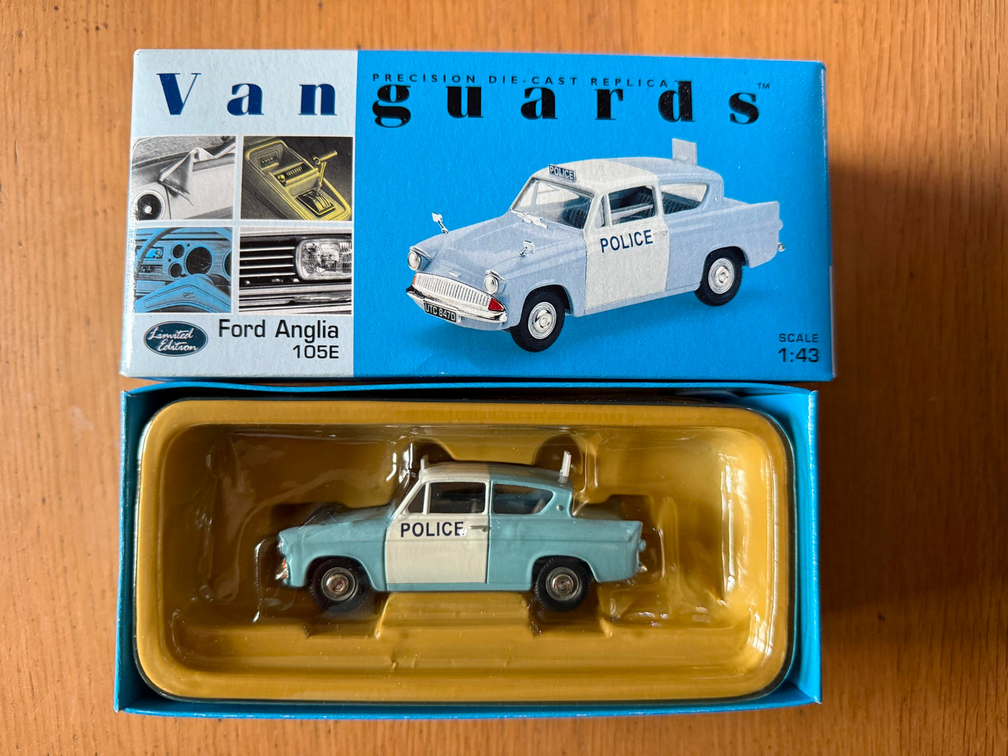 Corgi Vanguards 1:43 VA01015 Ford Anglia 105E - Lancashire Police