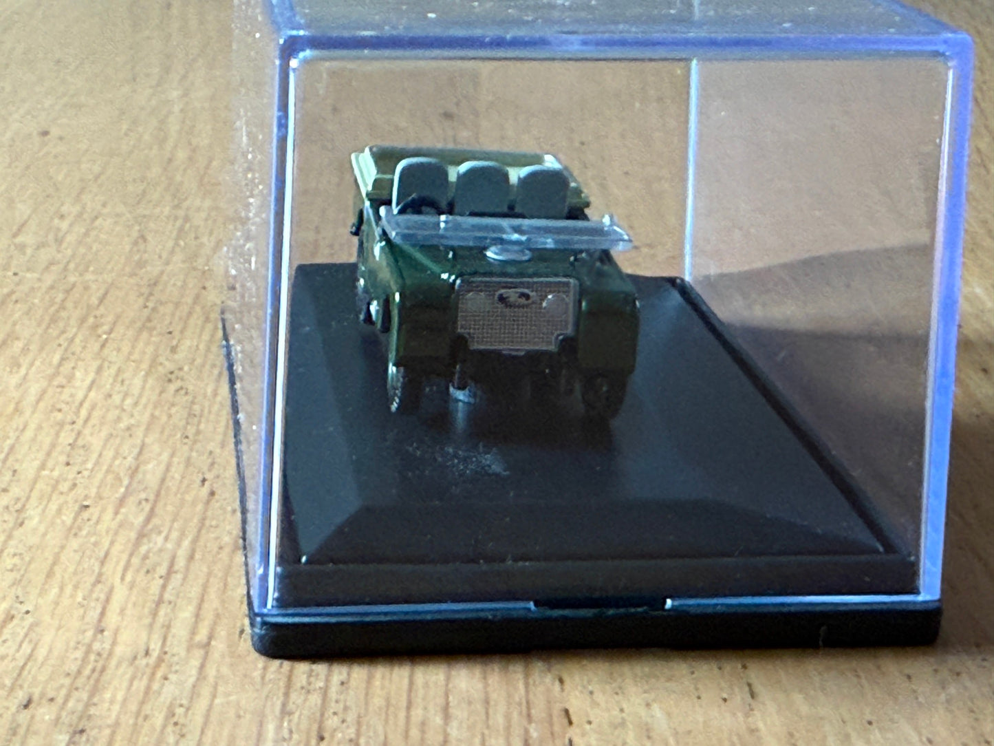 Oxford Diecast Land Rover 80 inch Flat Back - 1:76 OO Gauge