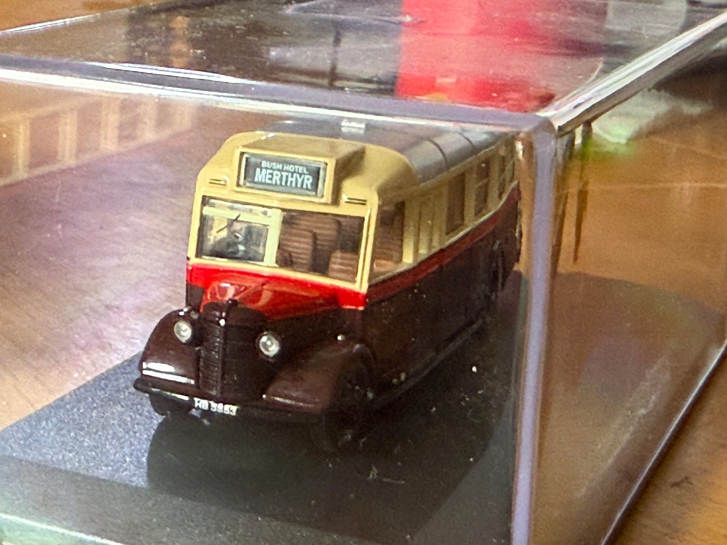 Oxford Diecast 76OWB005 - Bedford OWB Merthyr Tydfil Corp - 1:76 OO Gauge
