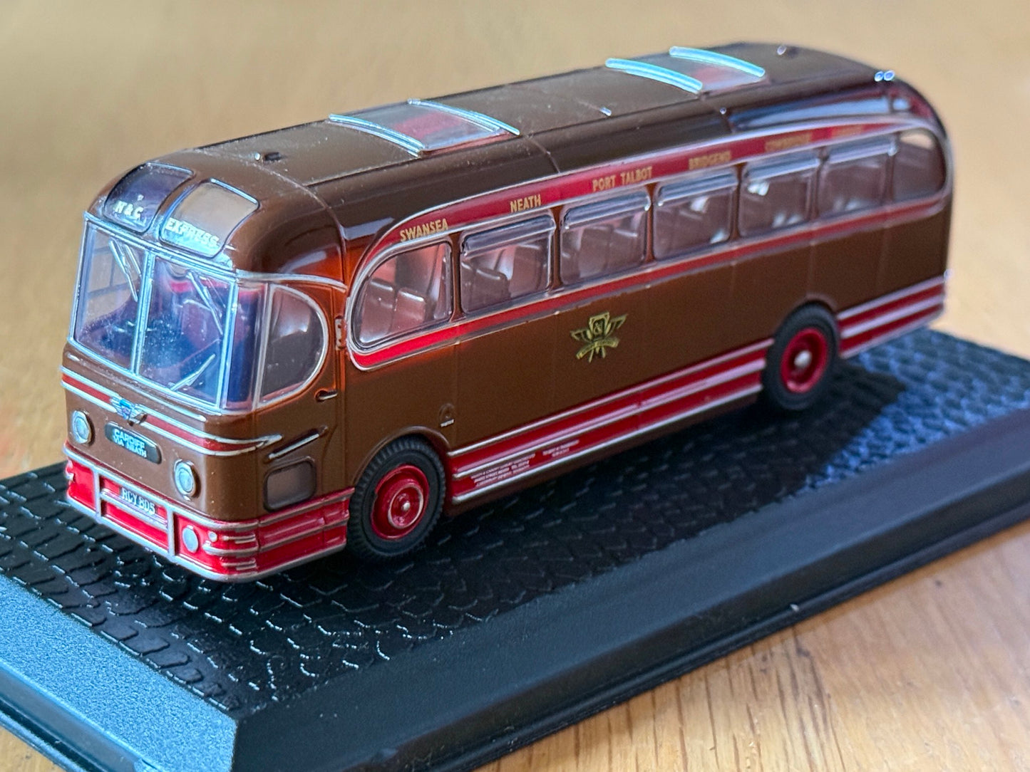 Oxford Diecast Weymann Fanfare AEC Neath & Cardiff - 1:76 OO Gauge