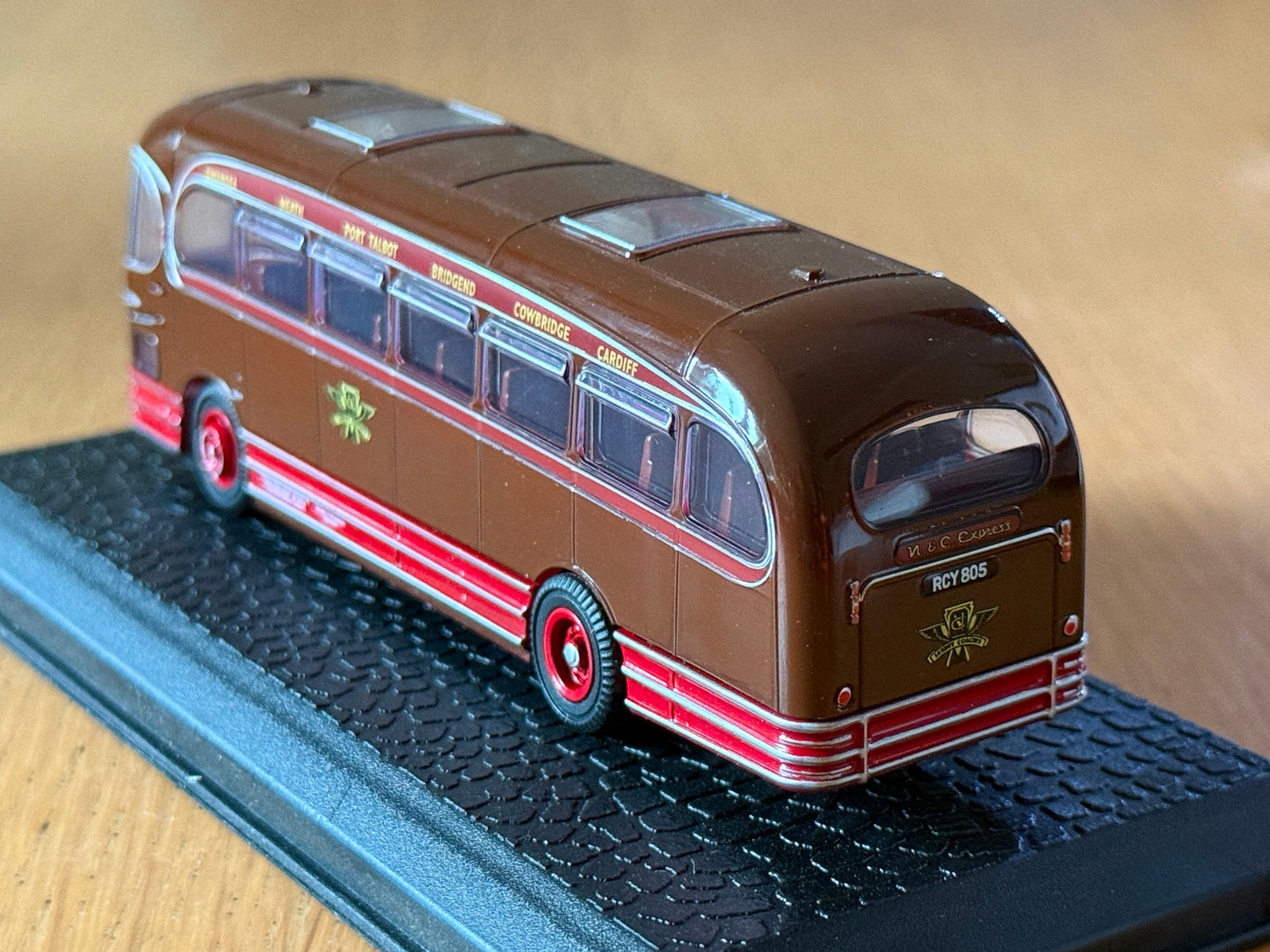 Oxford Diecast Weymann Fanfare AEC Neath & Cardiff - 1:76 OO Gauge