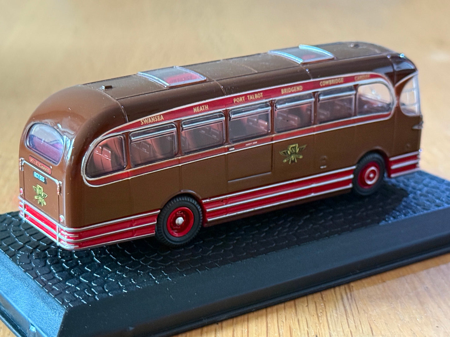 Oxford Diecast Weymann Fanfare AEC Neath & Cardiff - 1:76 OO Gauge