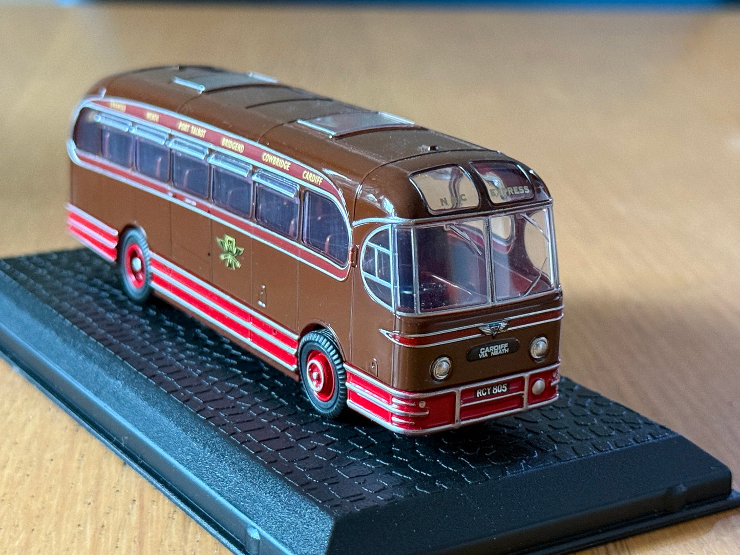 Oxford Diecast Weymann Fanfare AEC Neath & Cardiff - 1:76 OO Gauge