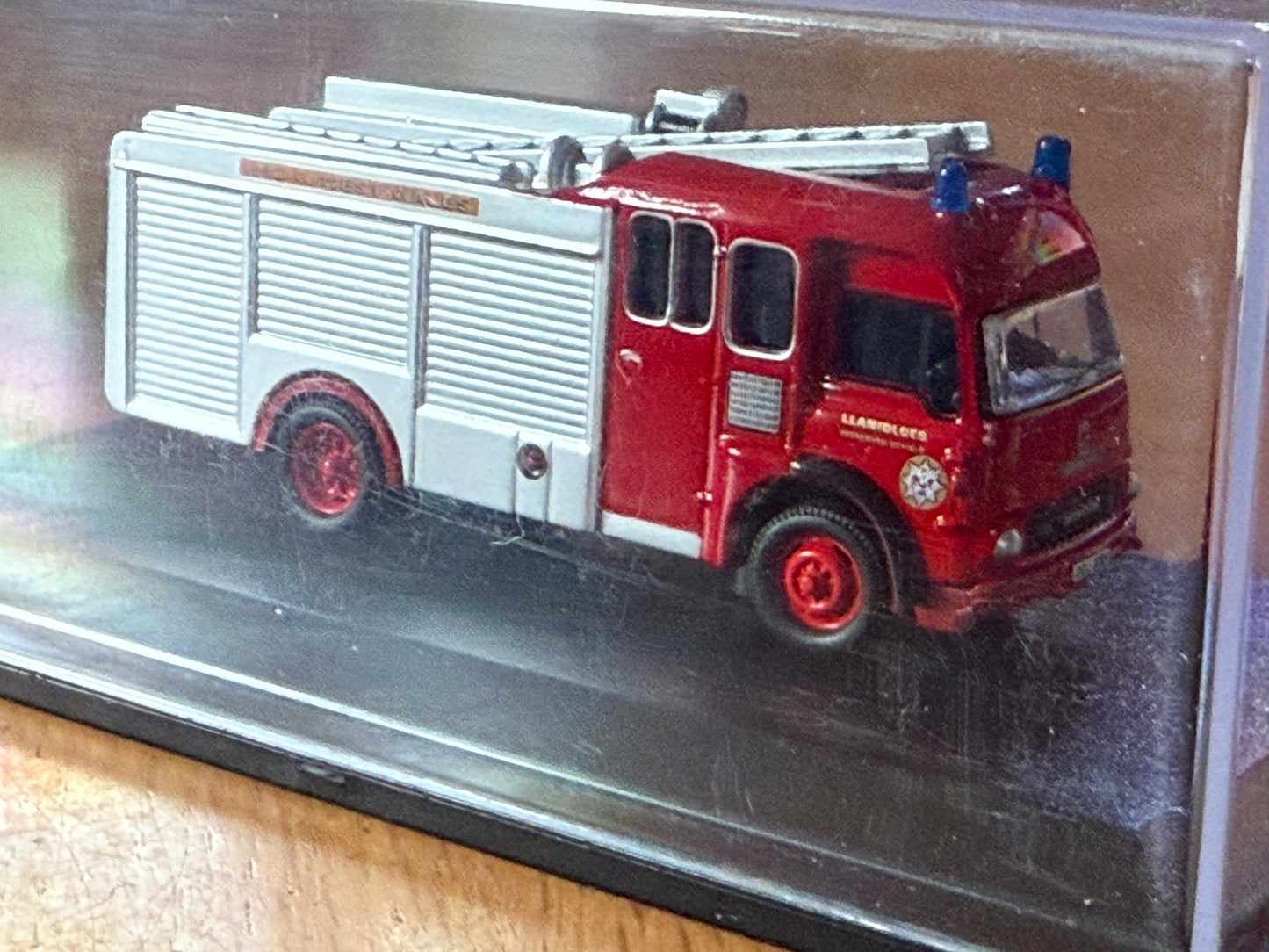Oxford Diecast Bedford TK Fire Engine - Mid & West Wales - 1:76 OO Gauge