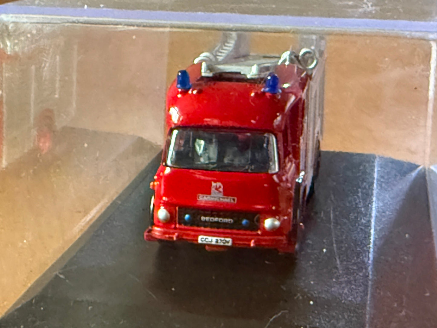 Oxford Diecast Bedford TK Fire Engine - Mid & West Wales - 1:76 OO Gauge