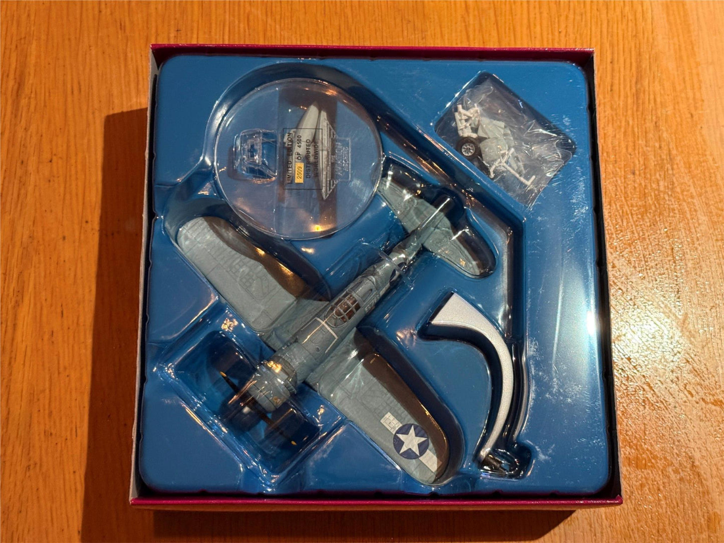 Corgi Aviation Archive 33008 War in the Pacific - F4U-01 Corsair White 576