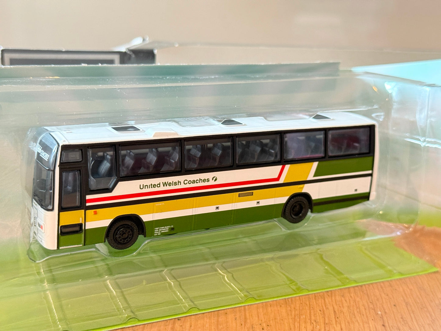 EFE 26701 - 1:76 Plaxton Paramount 3500 (Closed Back) - United Welsh Coaches