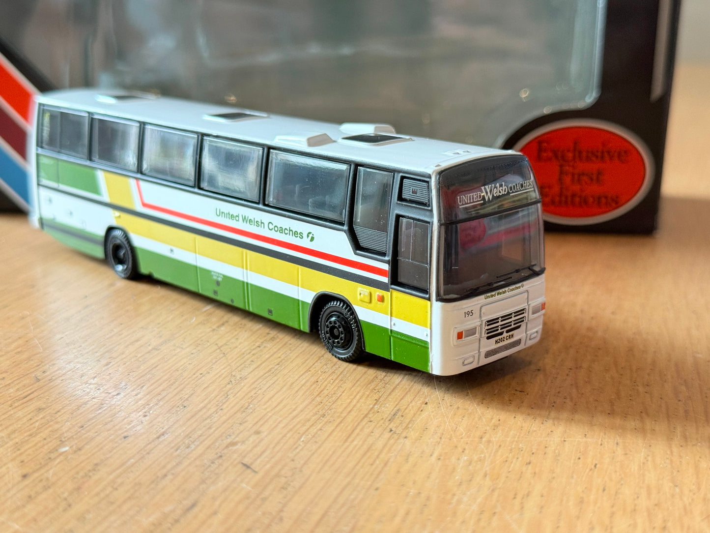 EFE 26701 - 1:76 Plaxton Paramount 3500 (Closed Back) - United Welsh Coaches