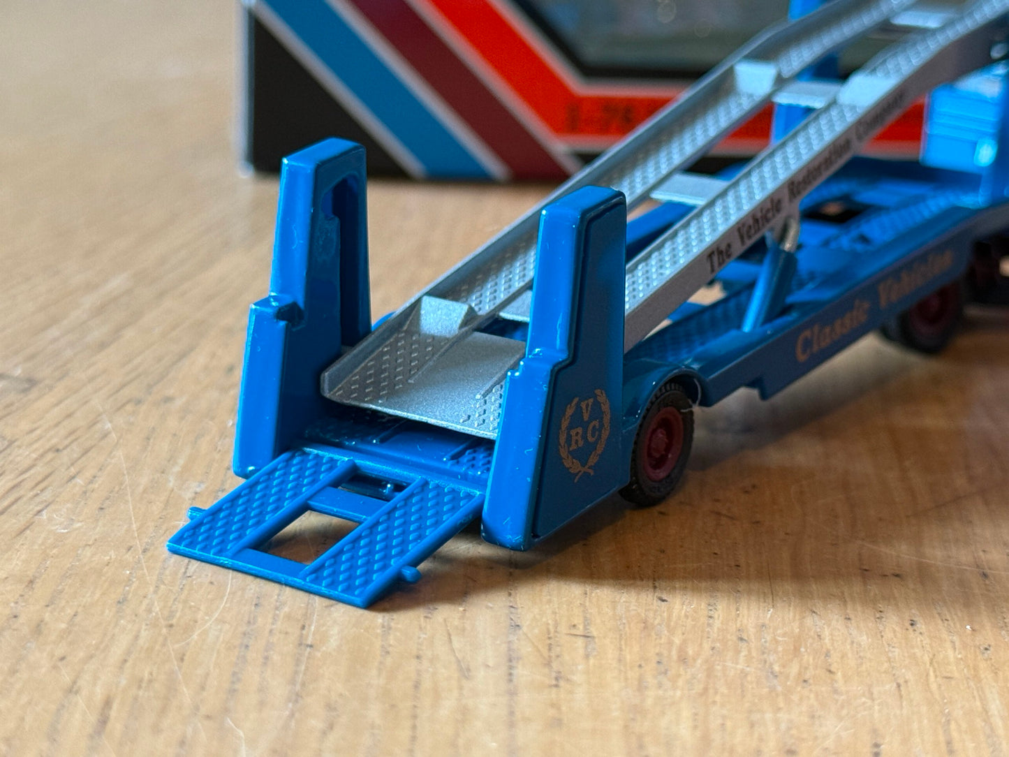 EFE 13002 - 1:76 OO Gauge Atkinson Car Transporter 'Classic Restorations'